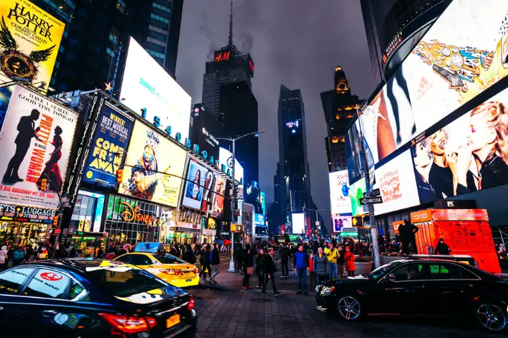 34. Essential Tips to Avoid Scams at the Times Square and Broadway Theaters